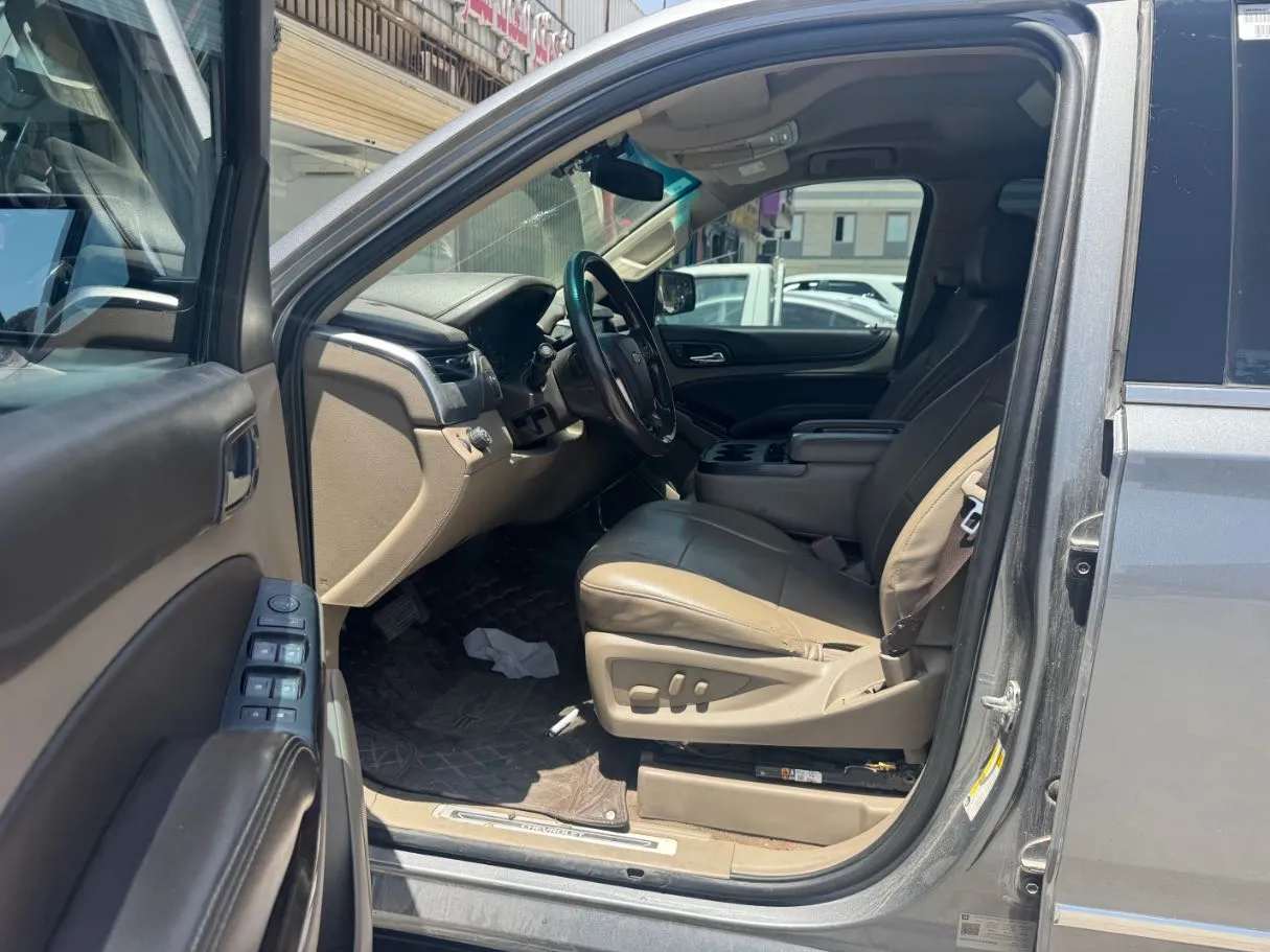 Car image 12