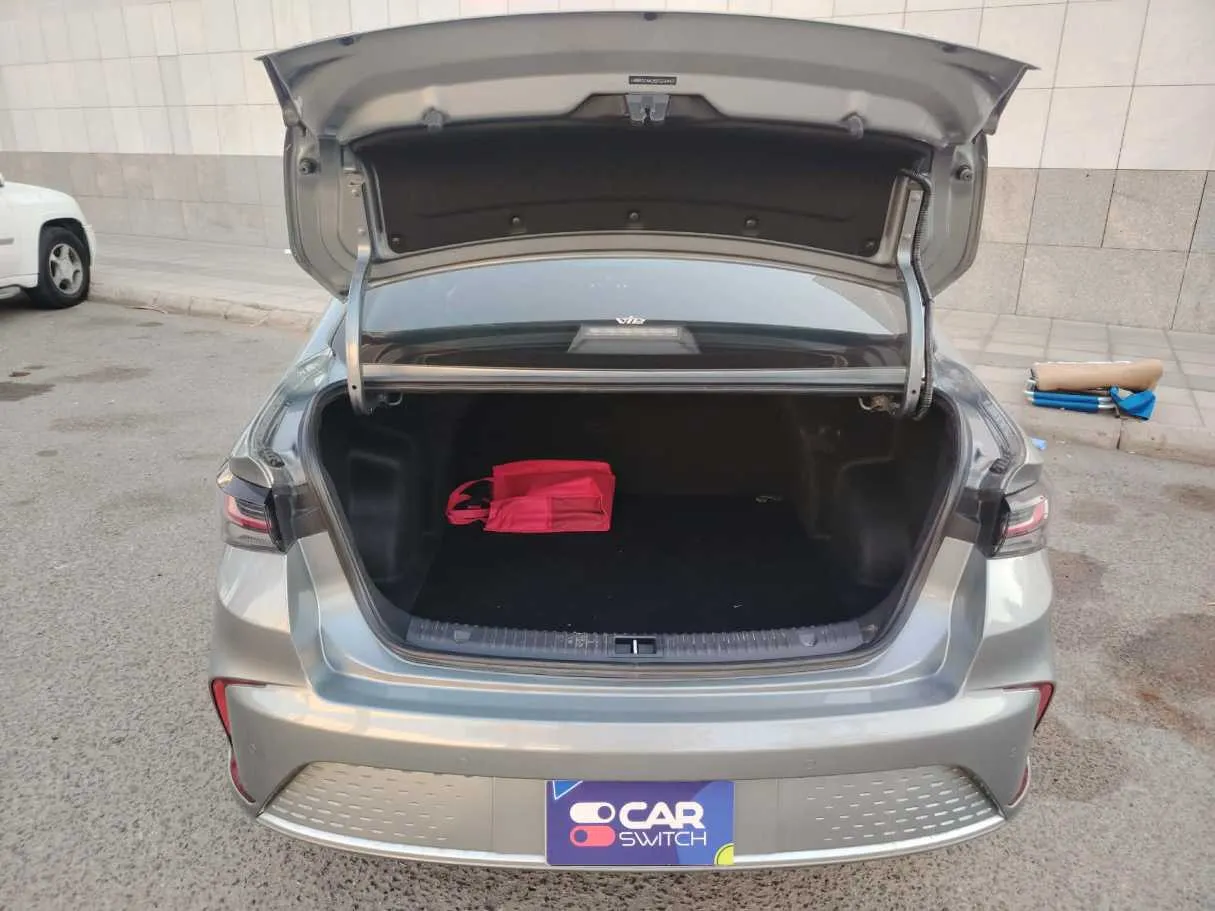 Car image 27