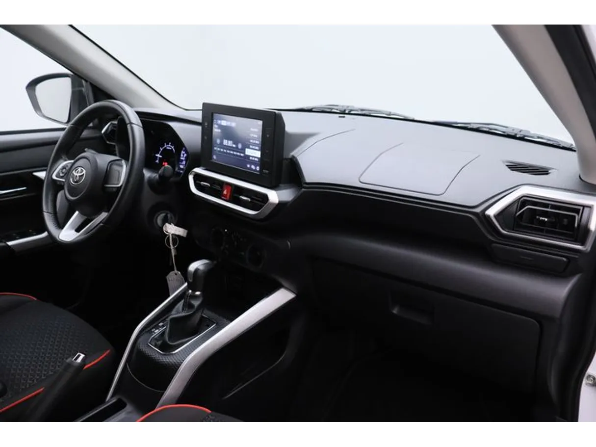 Car image 10