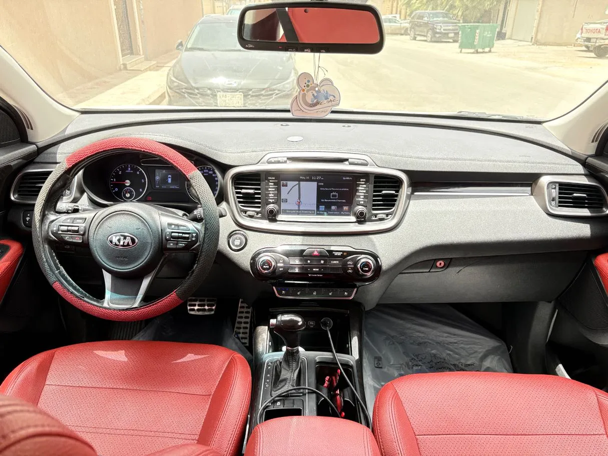 Car image 18