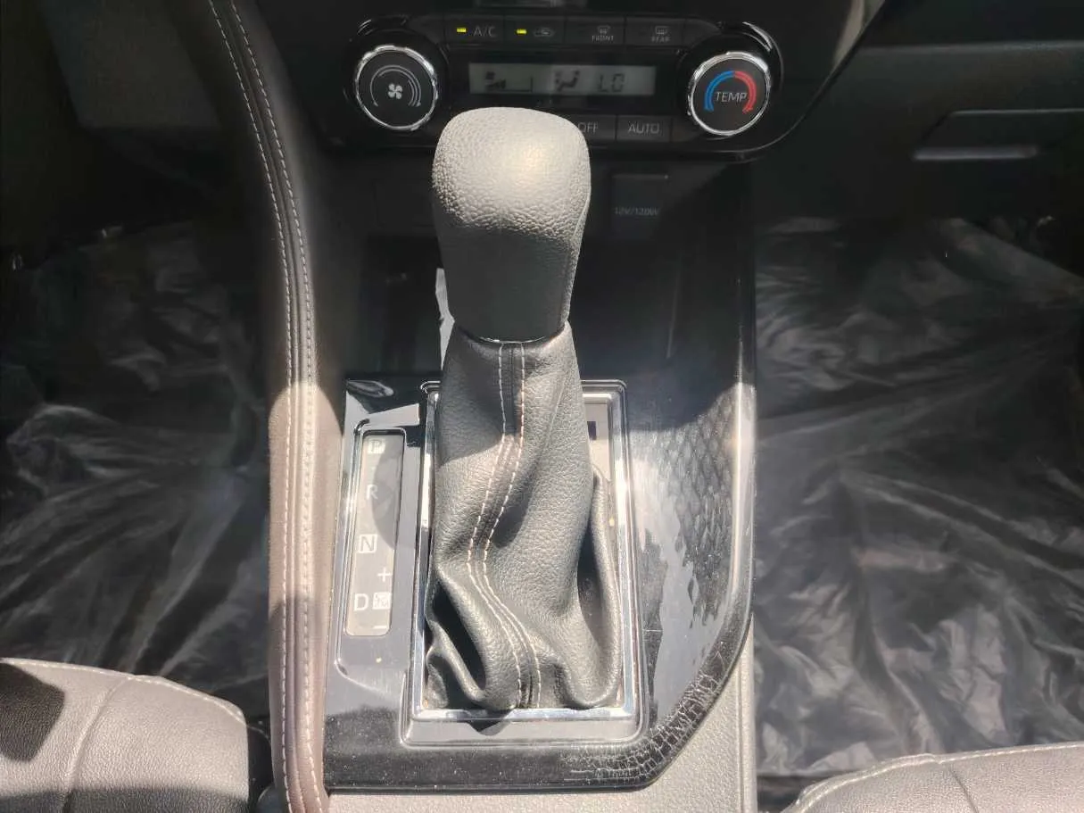 Car image 24