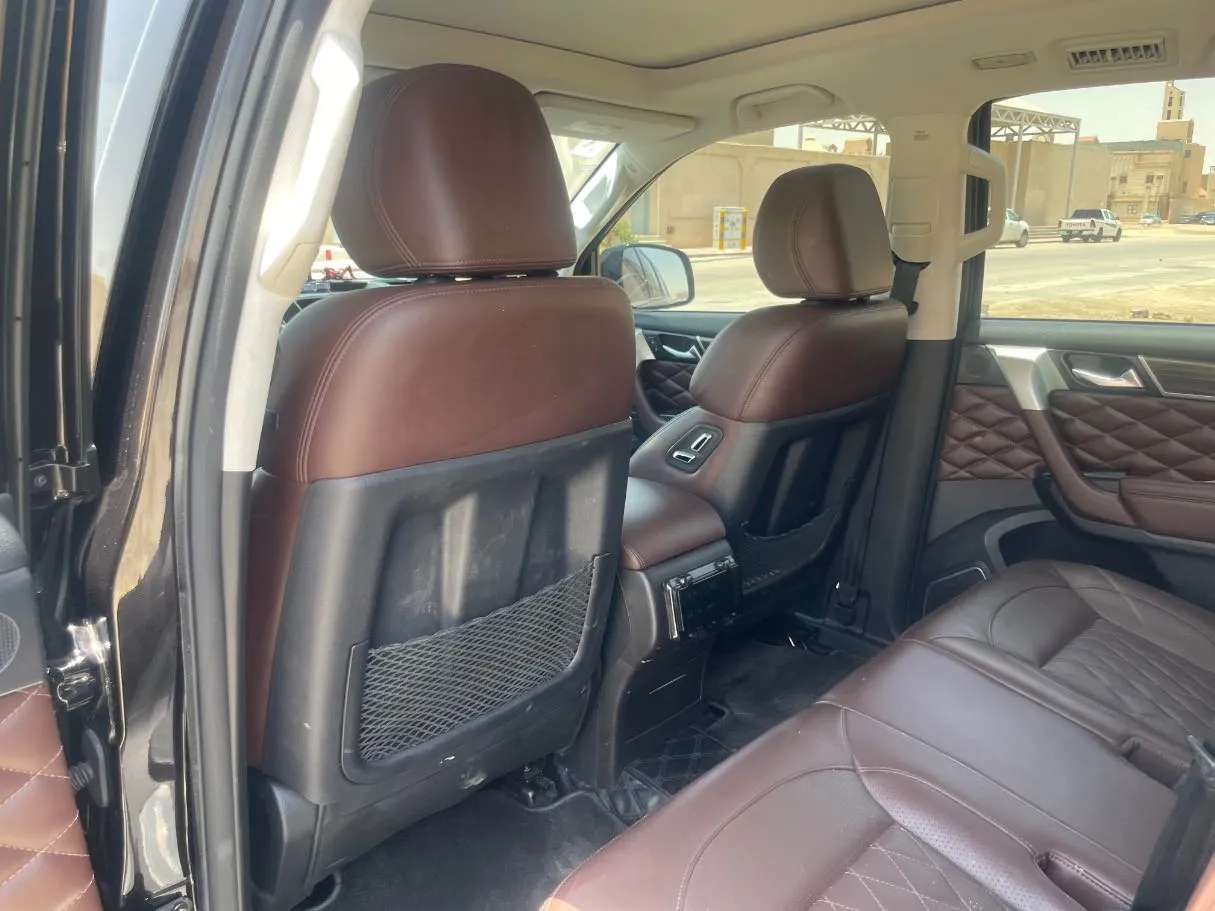 Car image 17