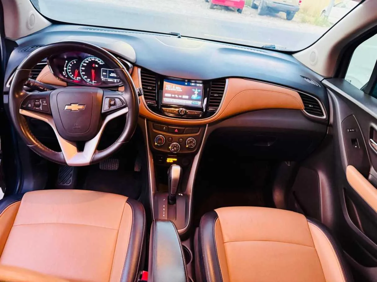 Car image 15