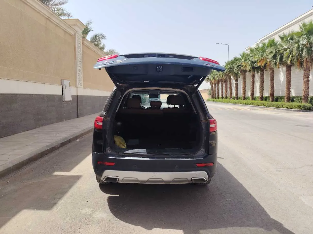 Car image 24
