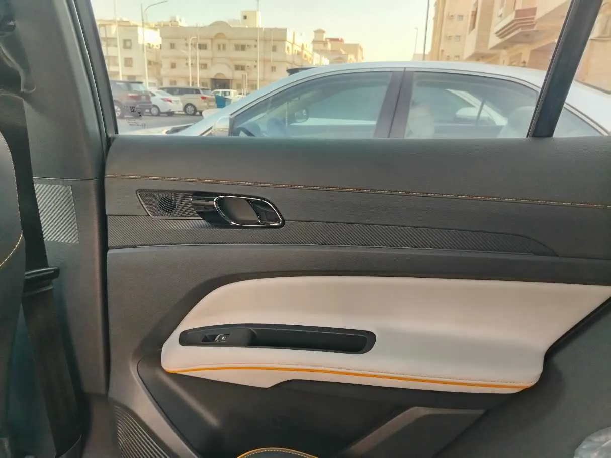 Car image 35