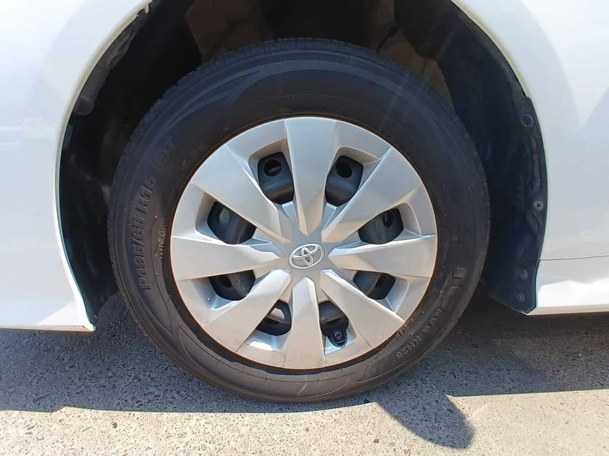 Car image 9