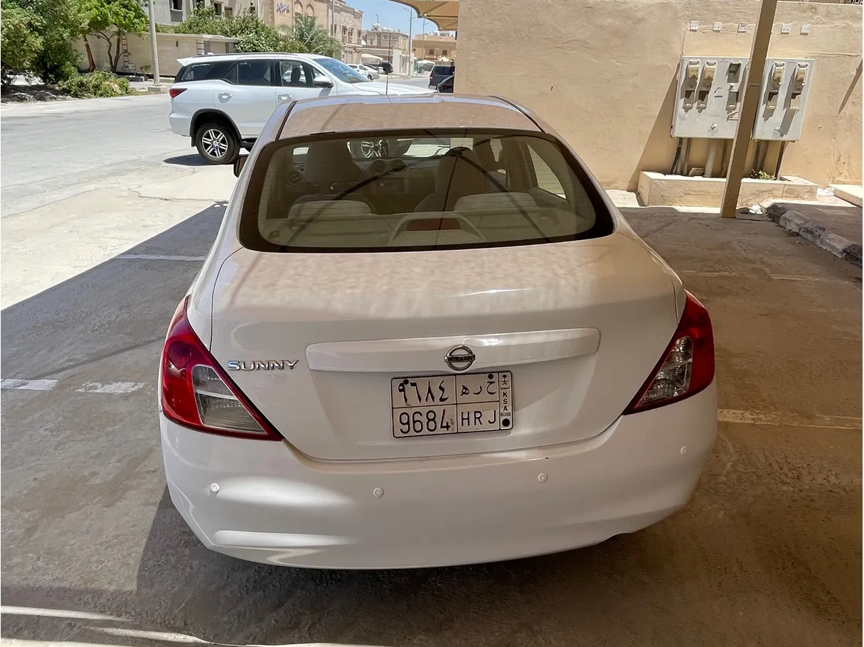 Car image 9