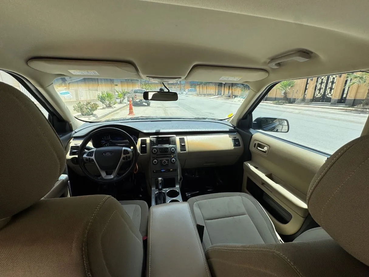 Car image 14