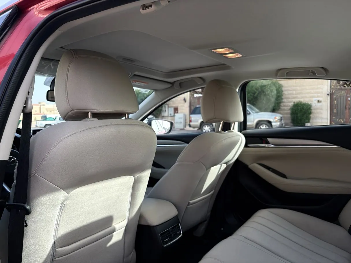 Car image 17