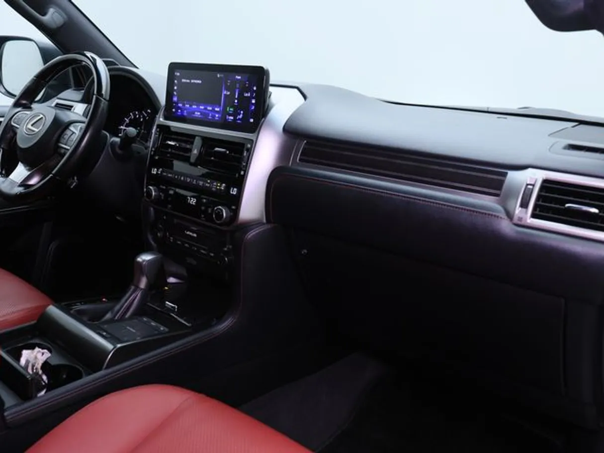 Car image 10