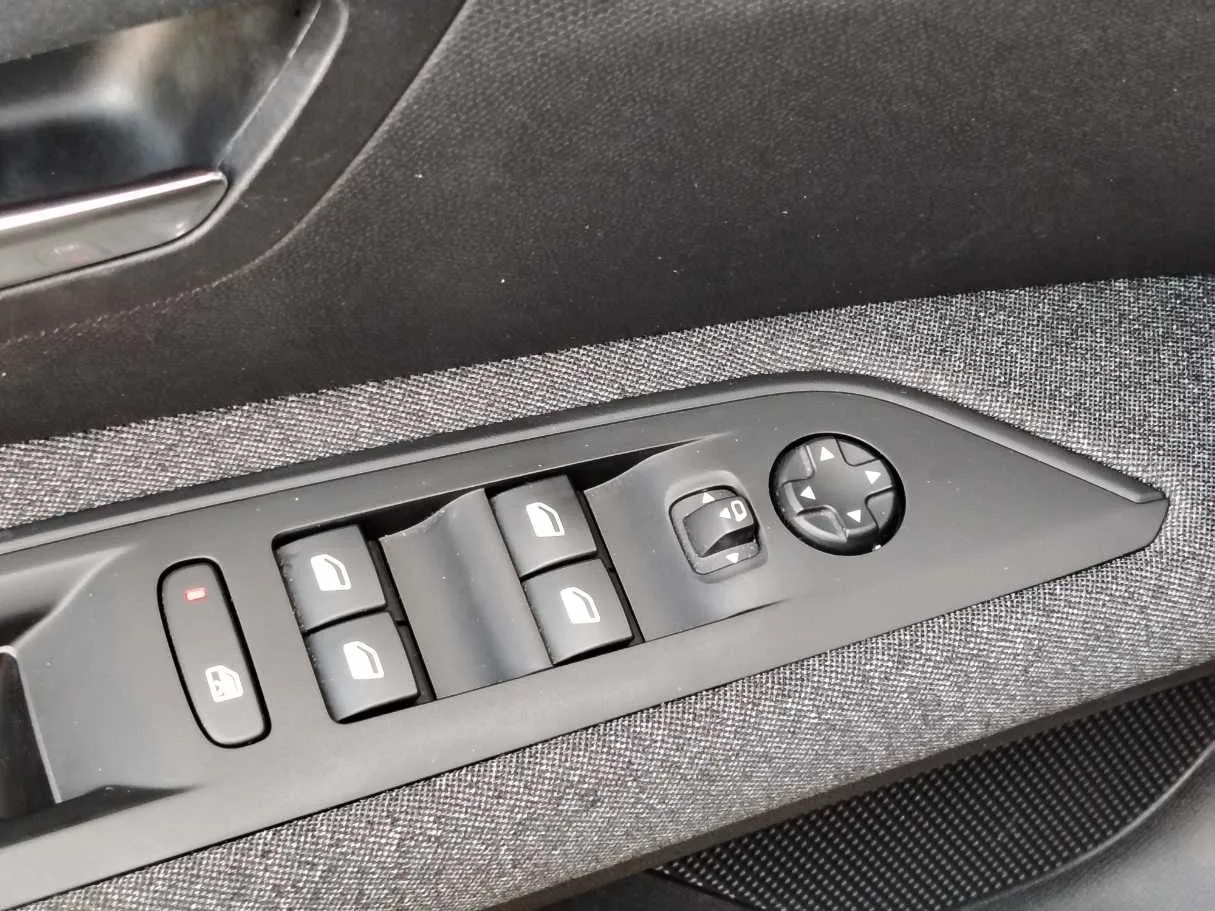 Car image 29