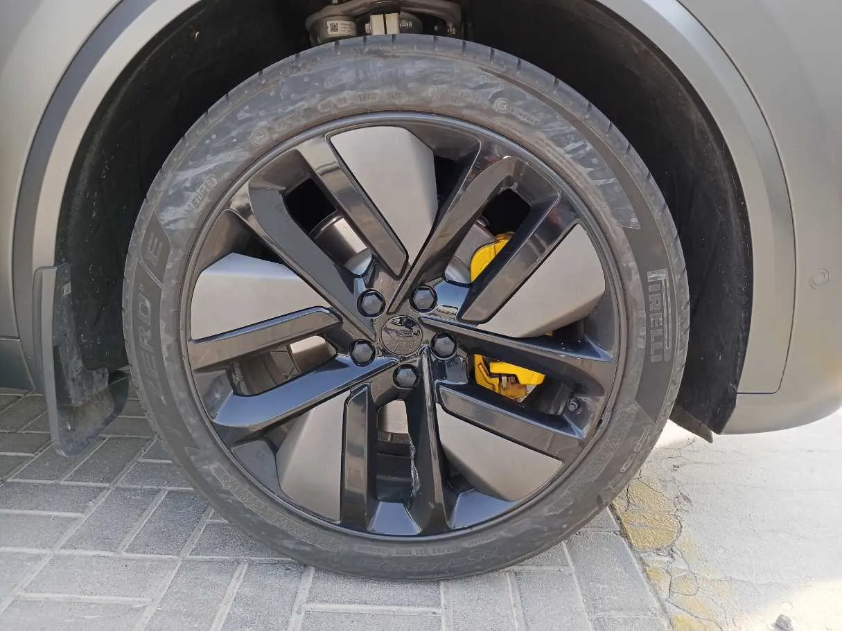 Car image 9
