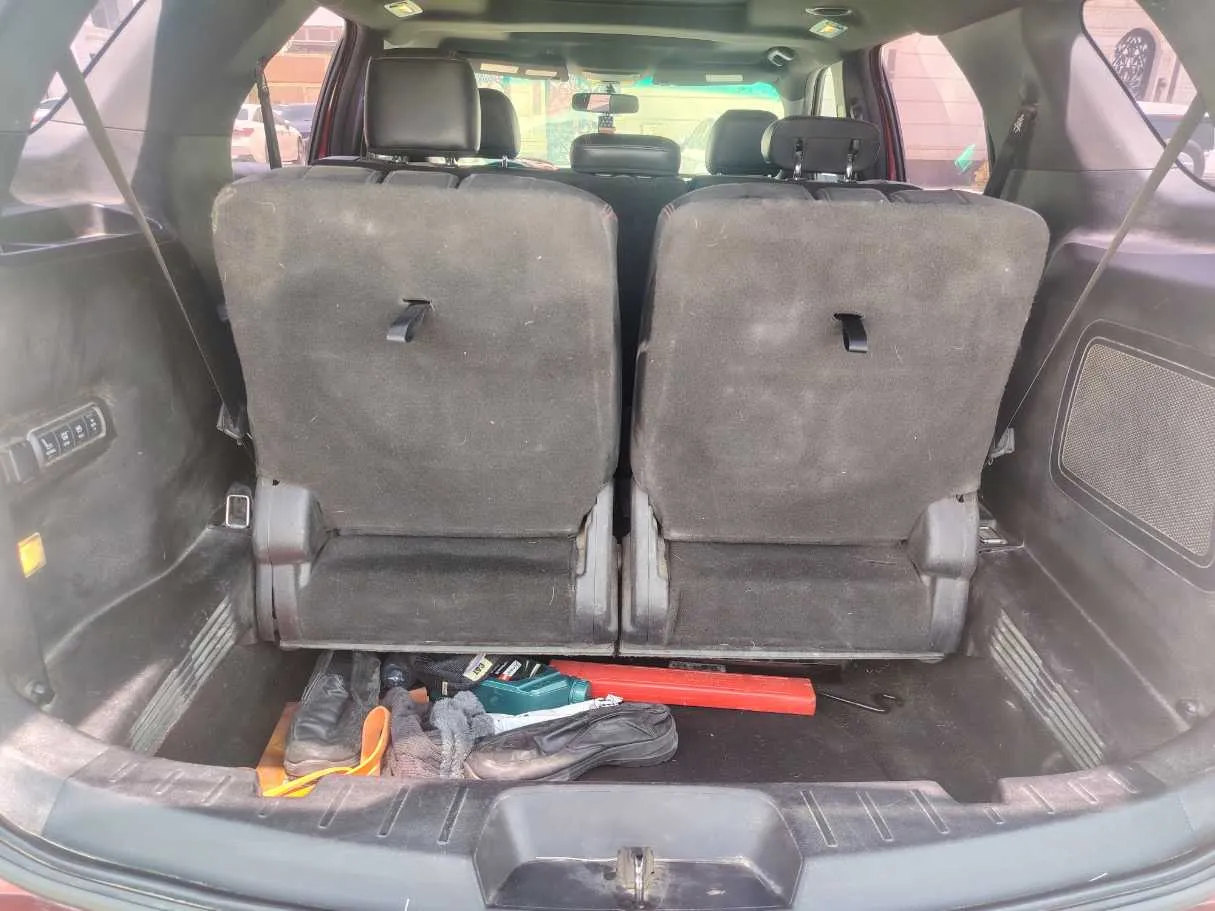 Car image 26
