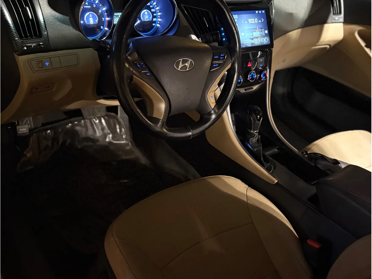 Car image 7