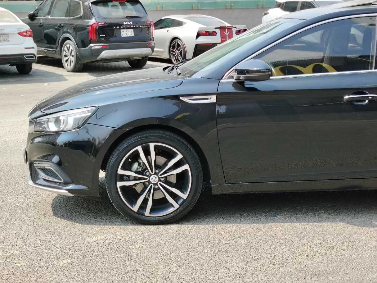 Car image 9