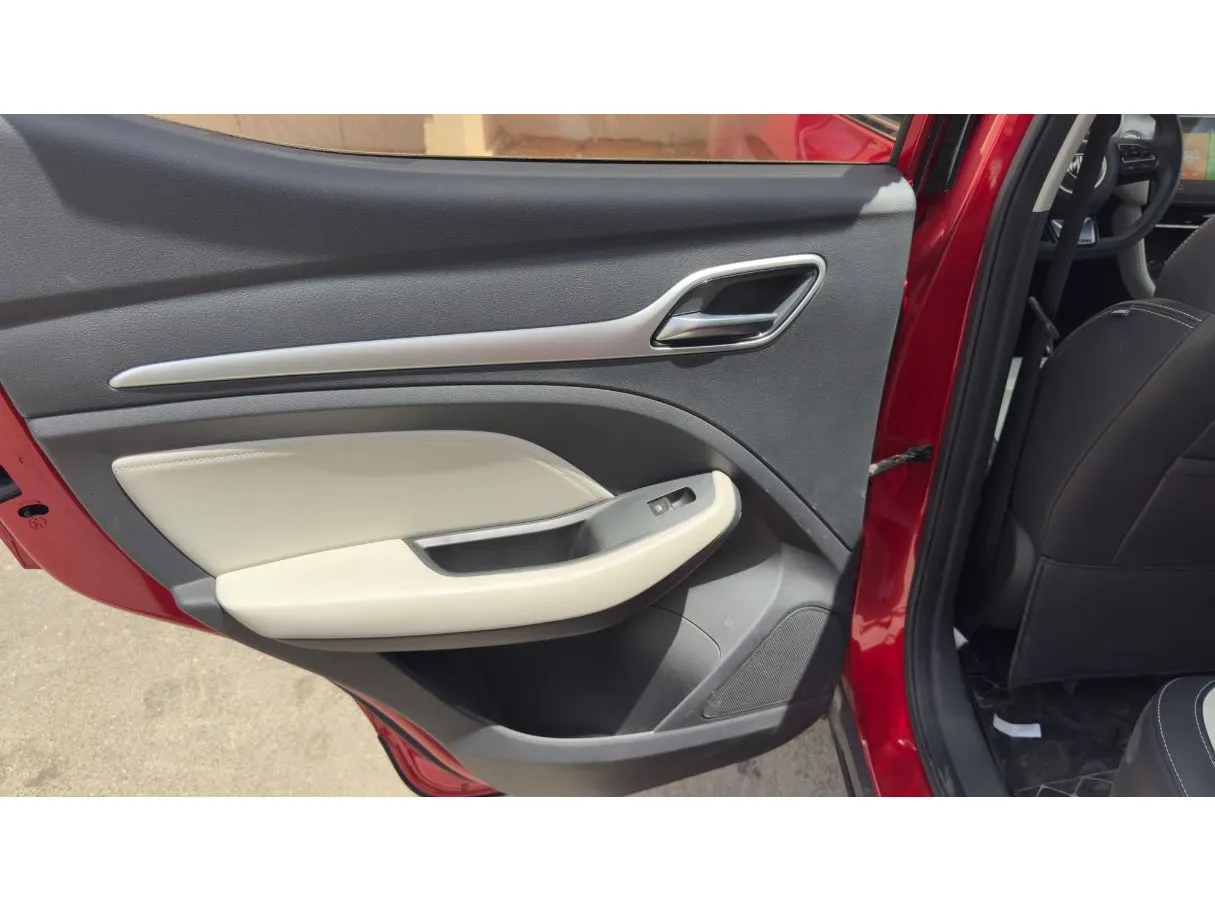 Car image 24