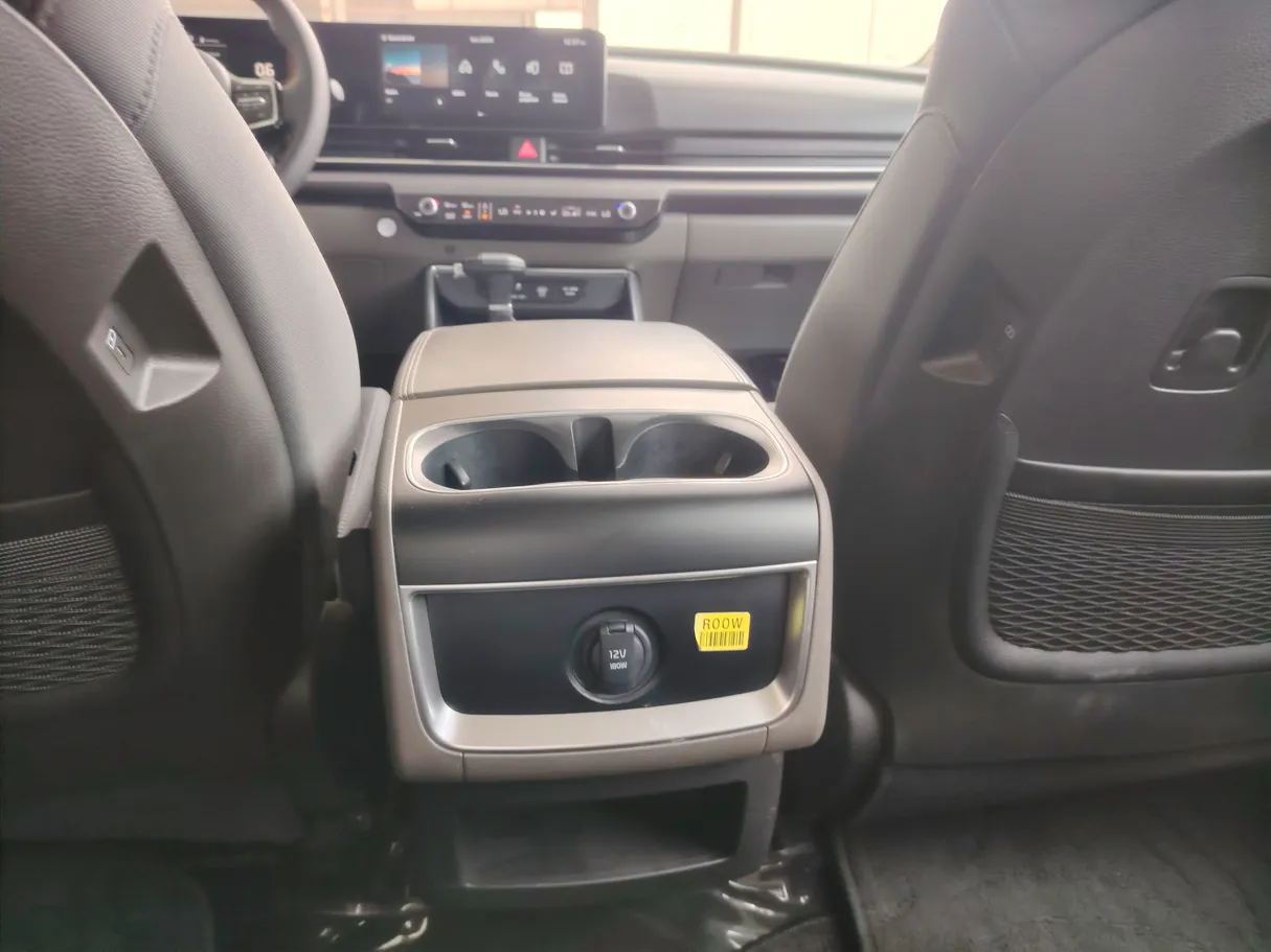 Car image 27