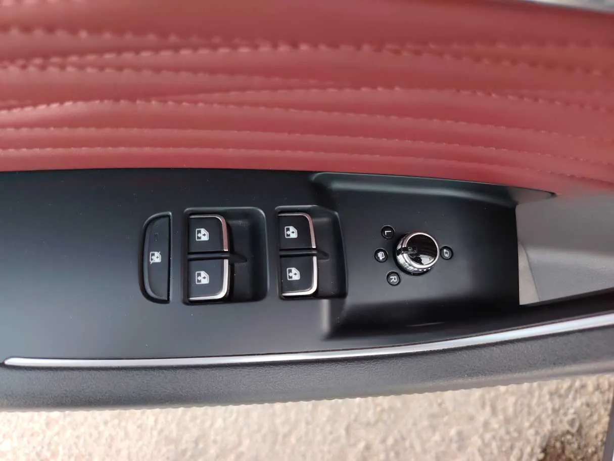 Car image 32
