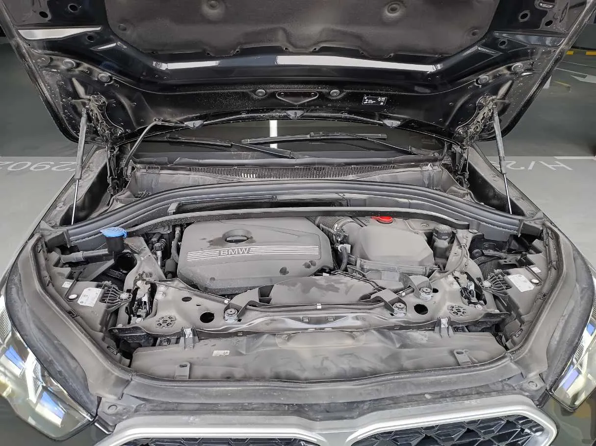 Car image 26
