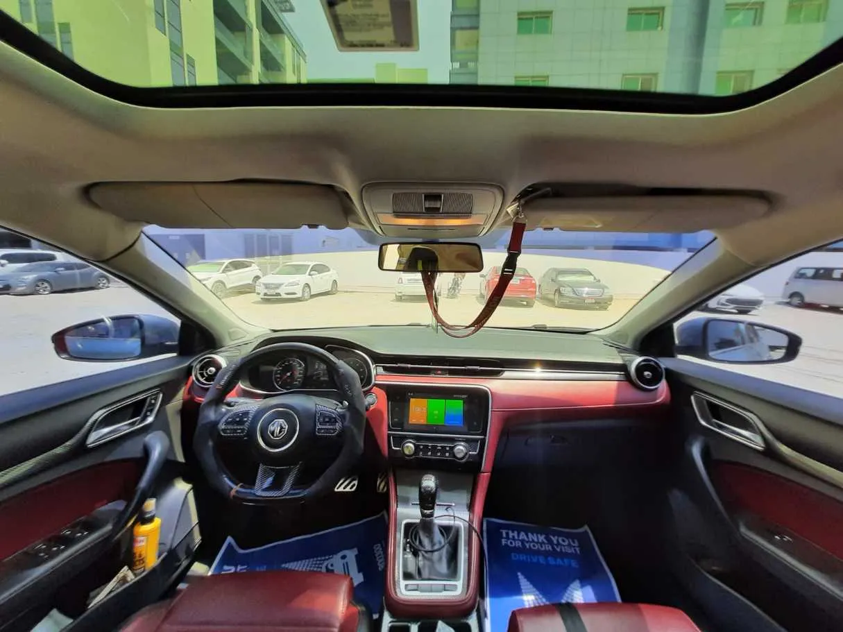 Car image 14