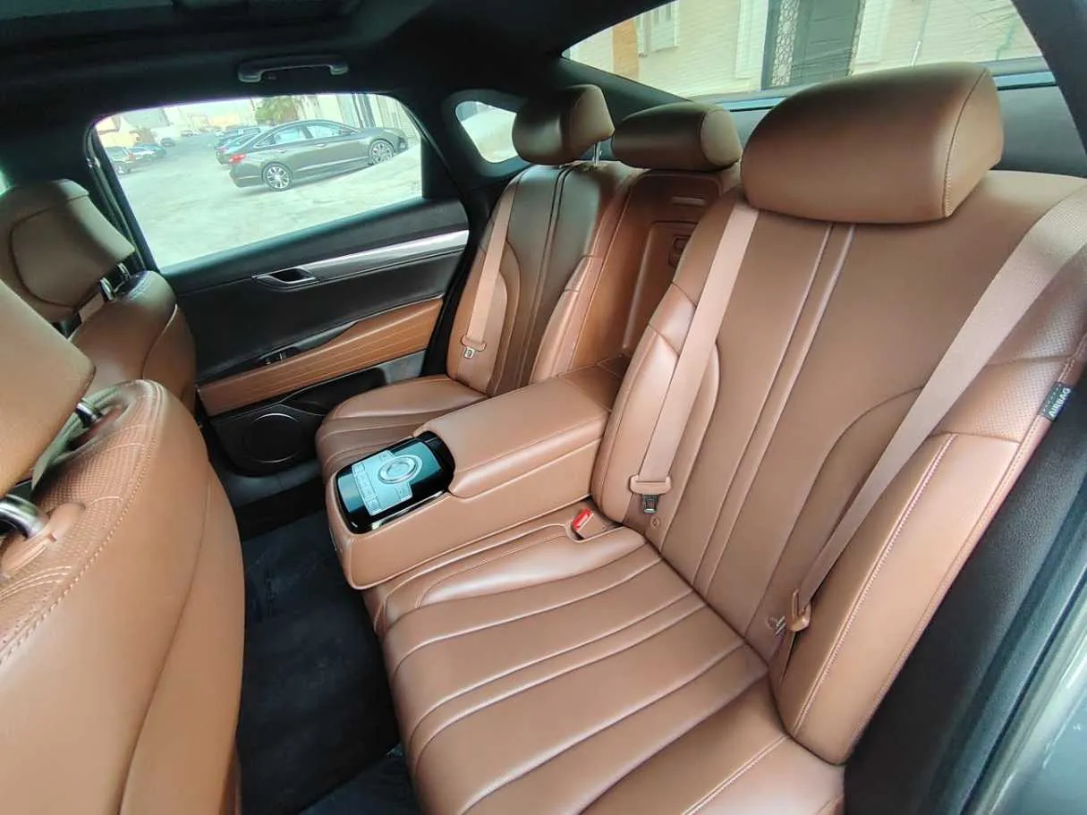 Car image 16