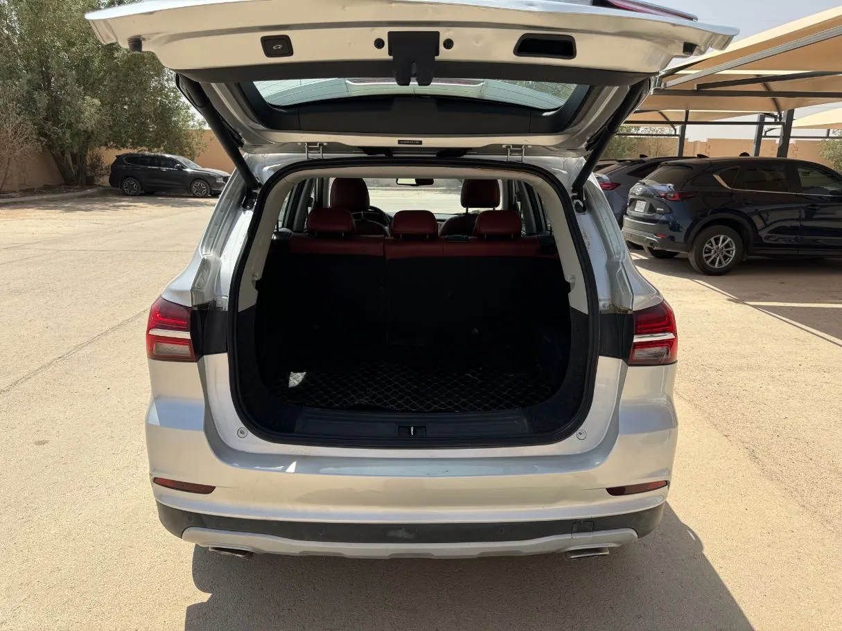 Car image 21