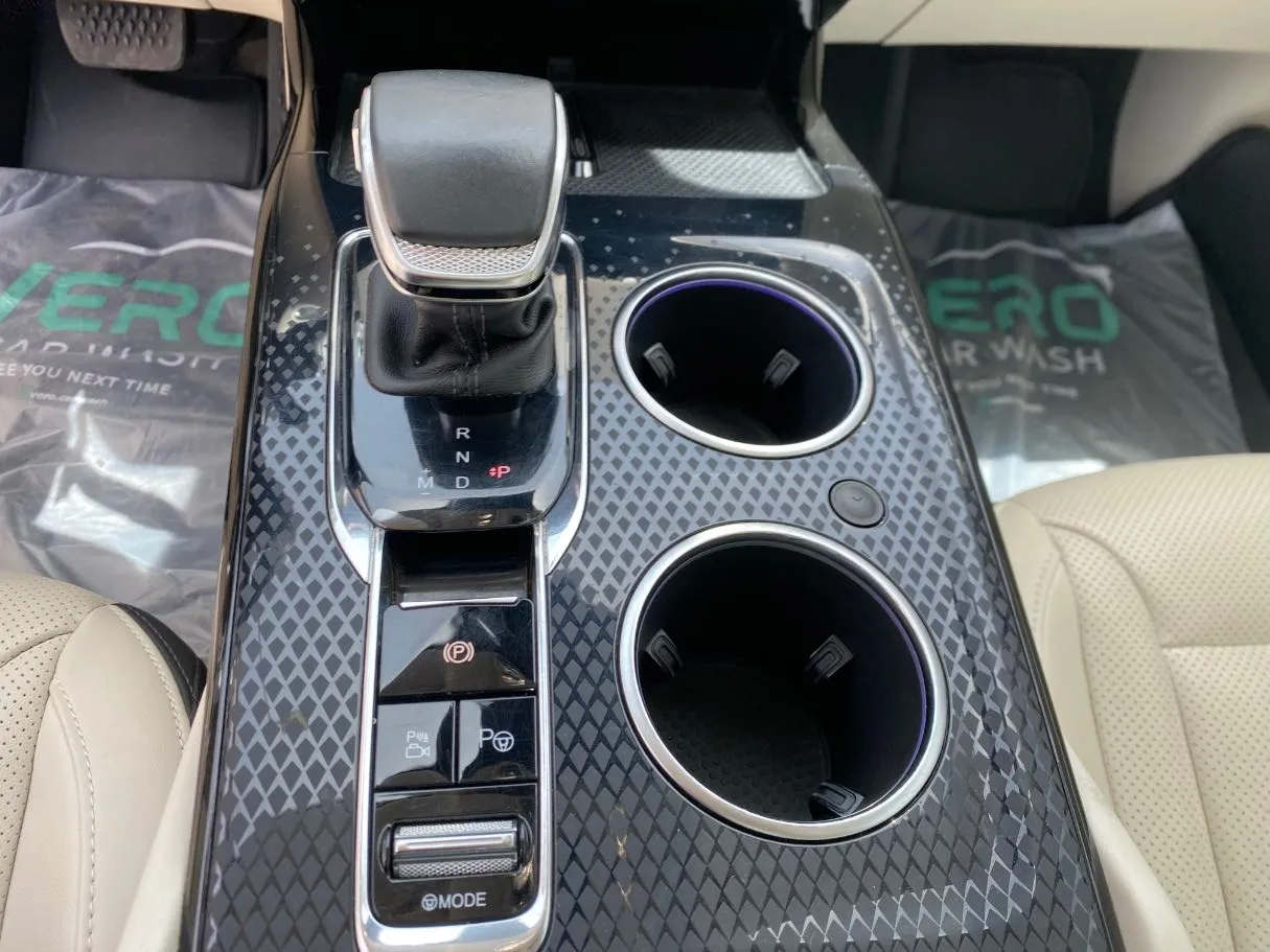 Car image 15