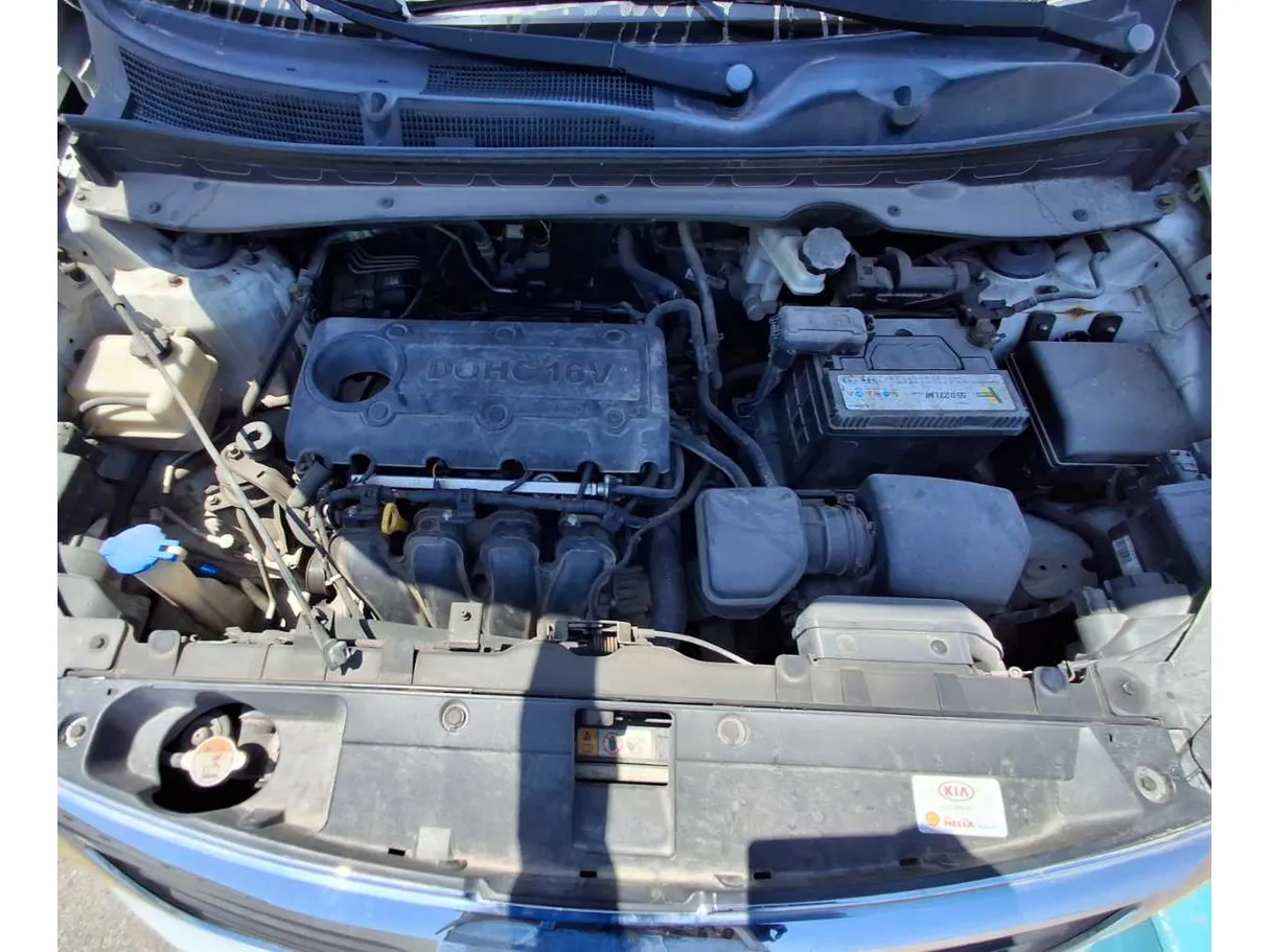 Car image 18