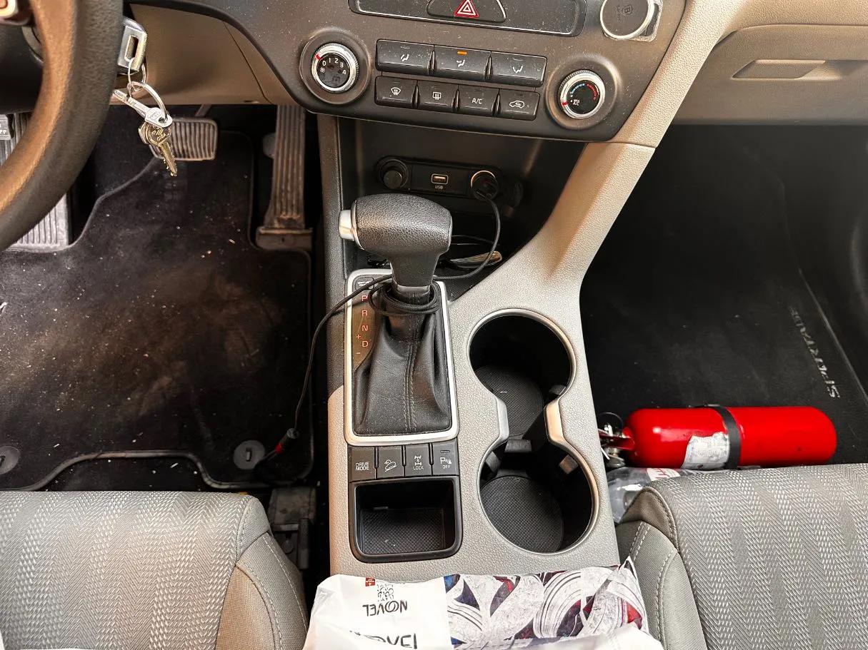 Car image 17