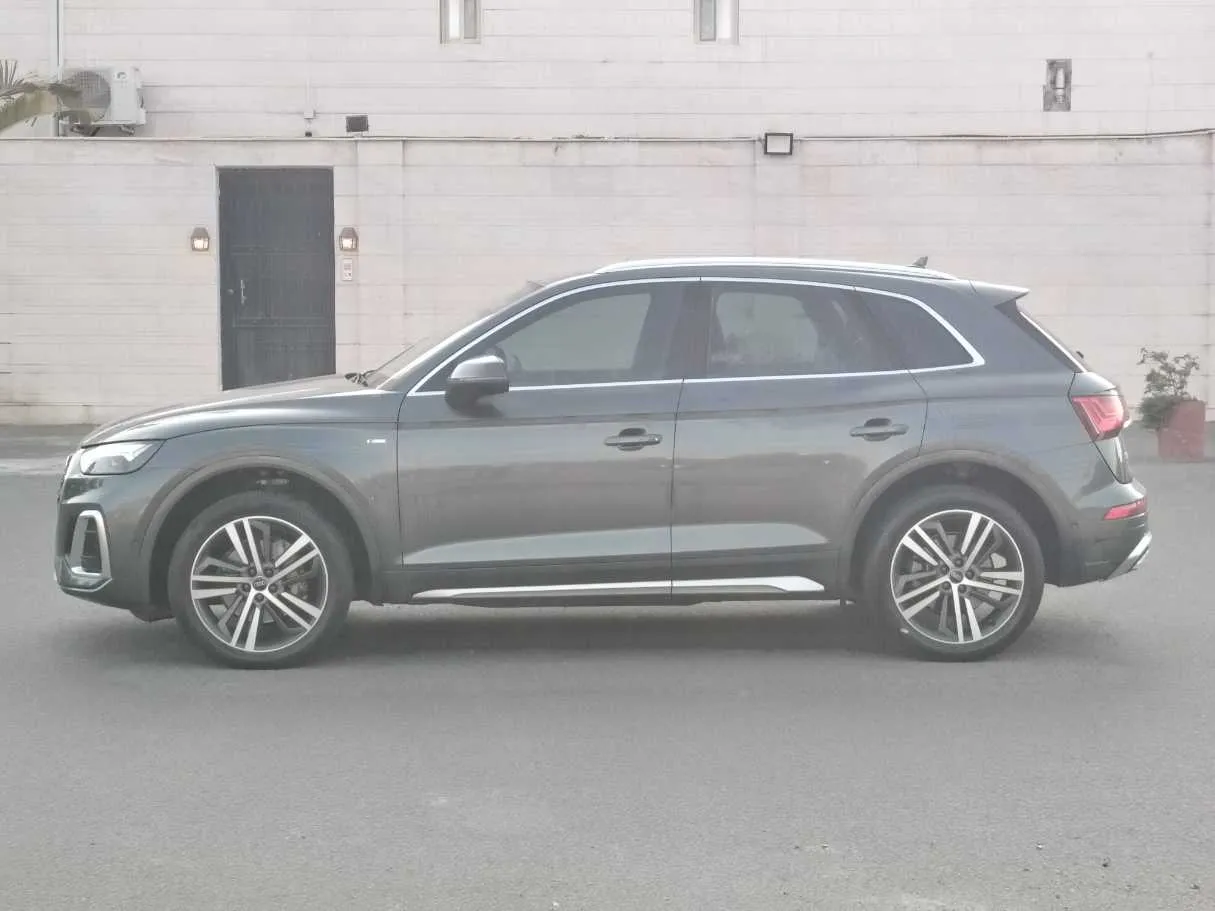 Car image 8
