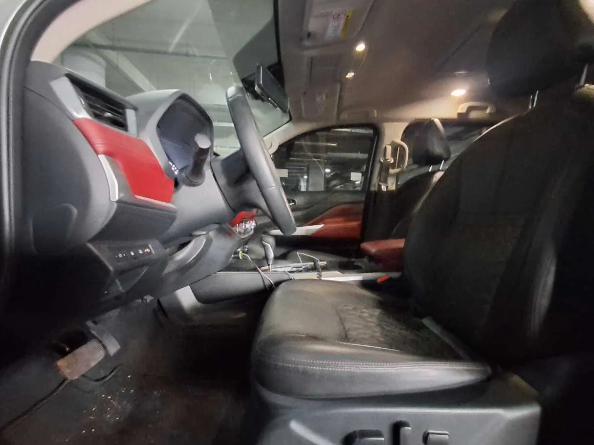Car image 12