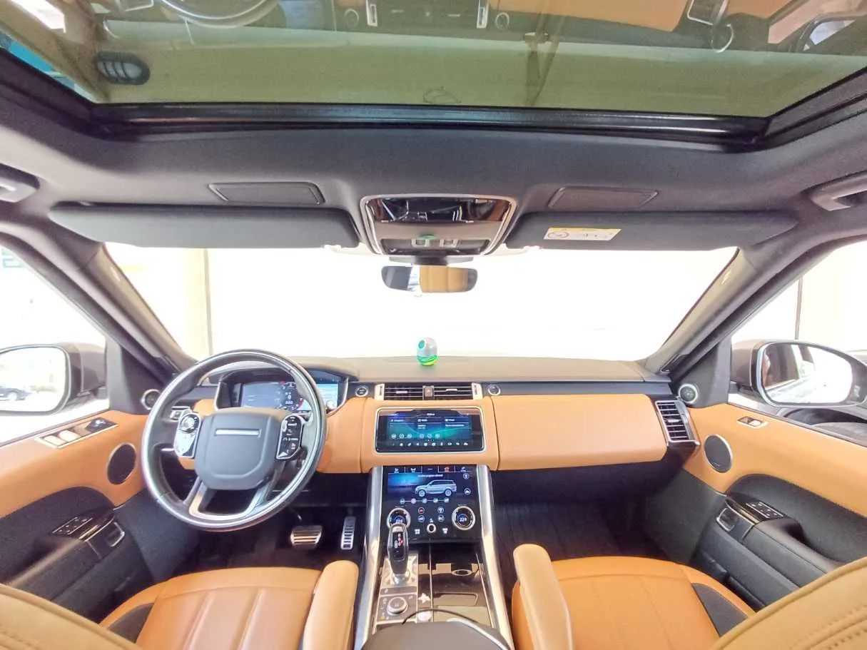 Car image 13