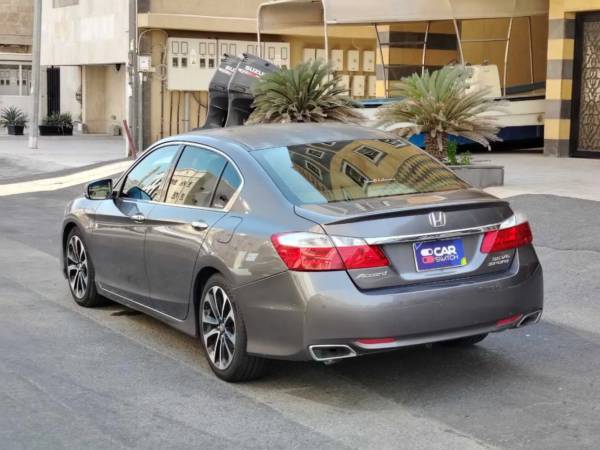 Car image 7