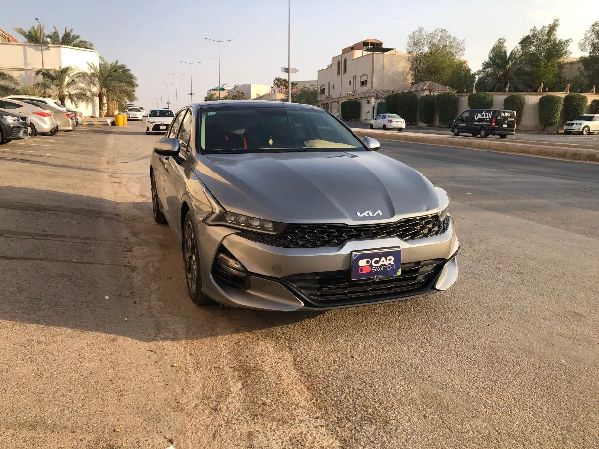 Car image 3