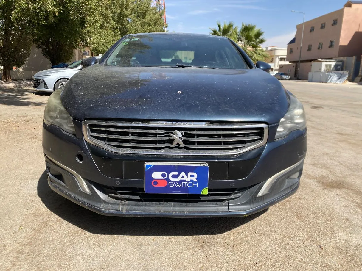 Car image 2