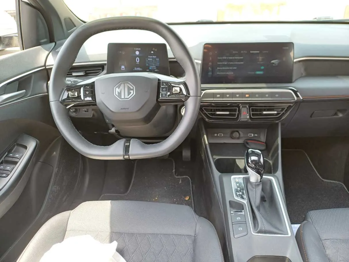 Car image 17
