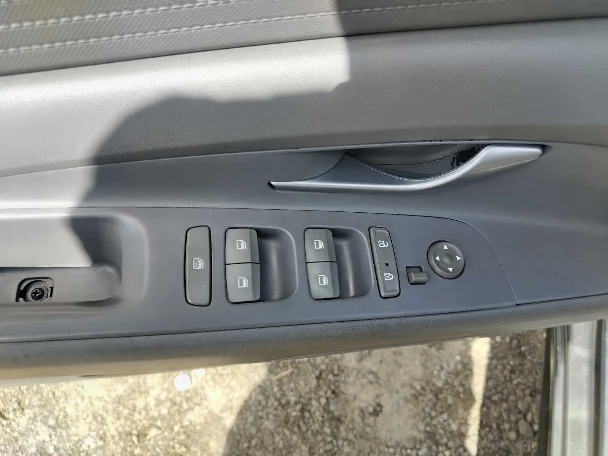 Car image 39