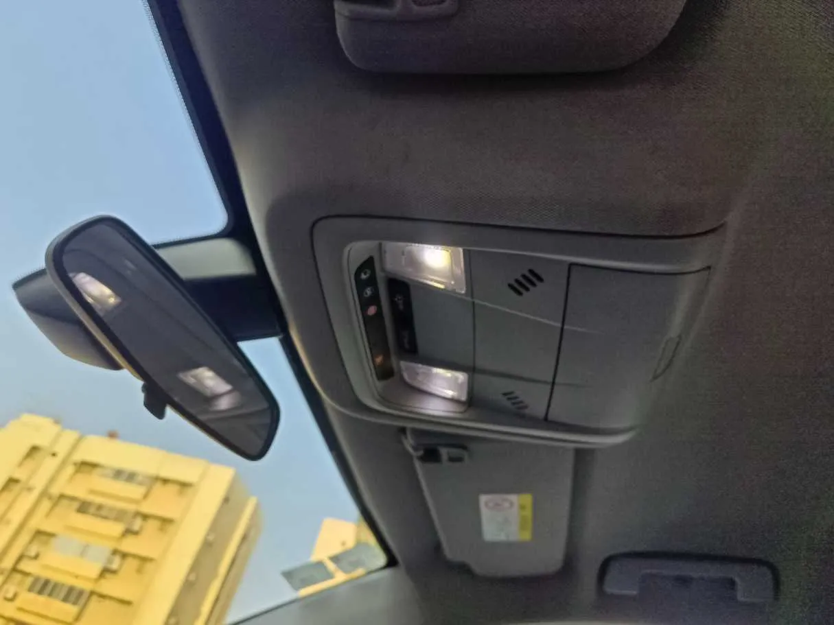 Car image 28