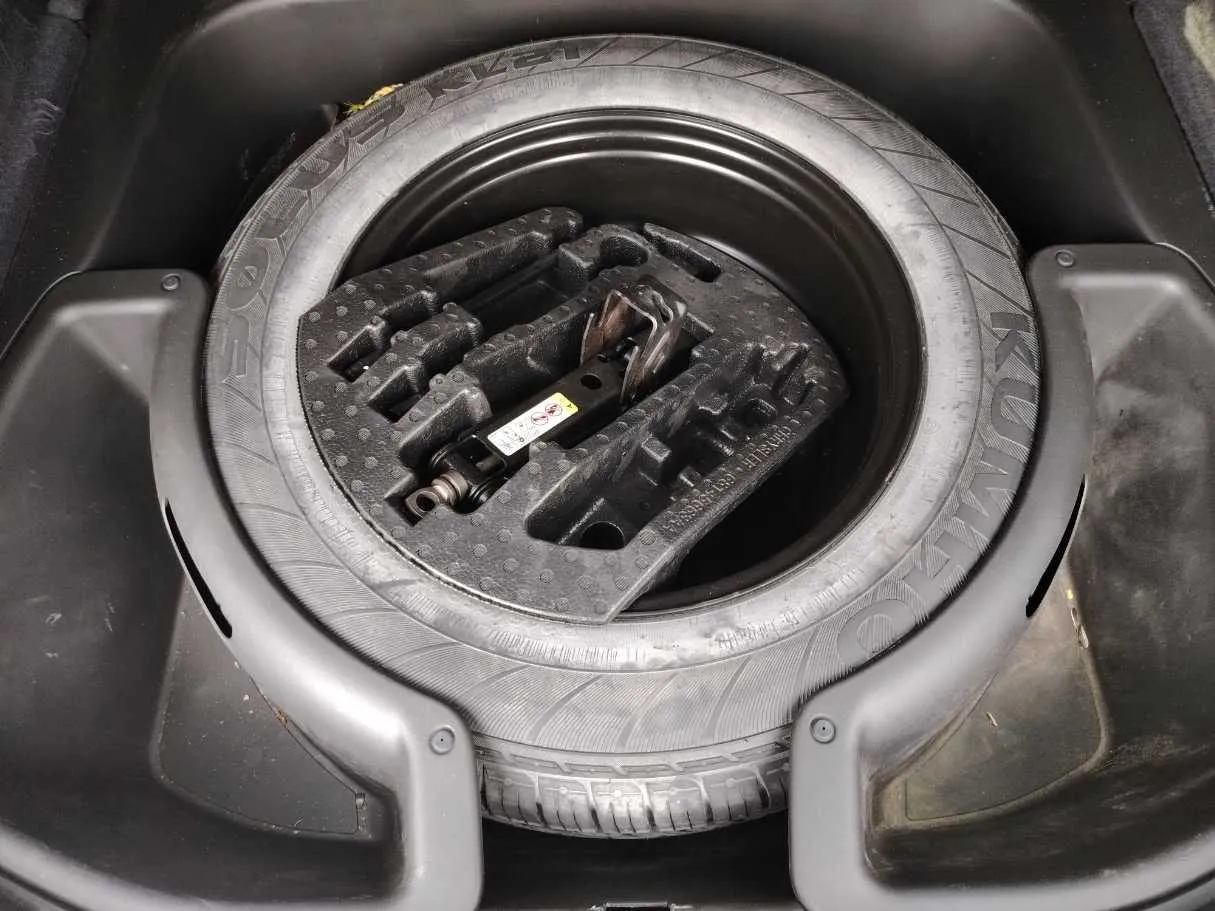 Car image 32