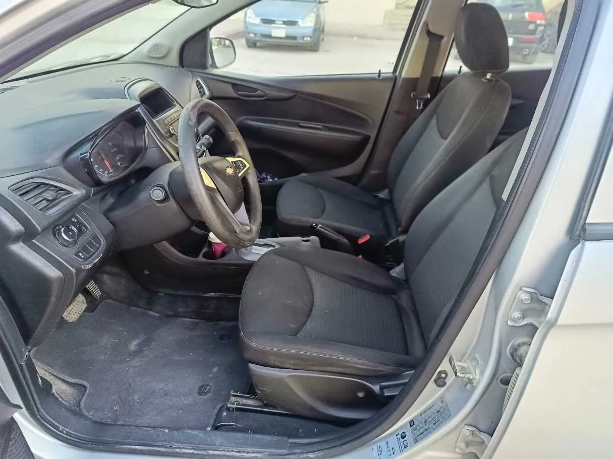 Car image 12