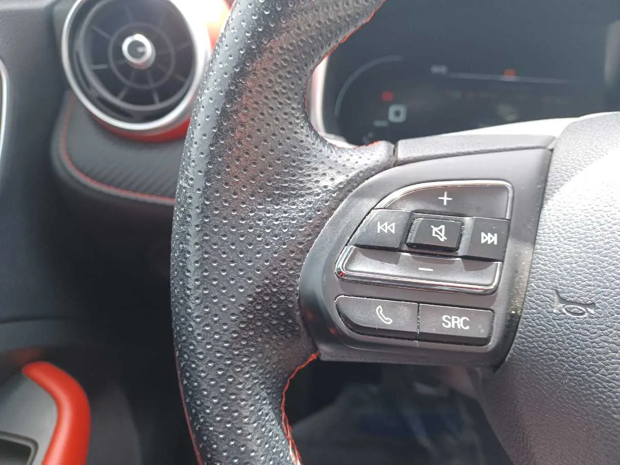 Car image 23