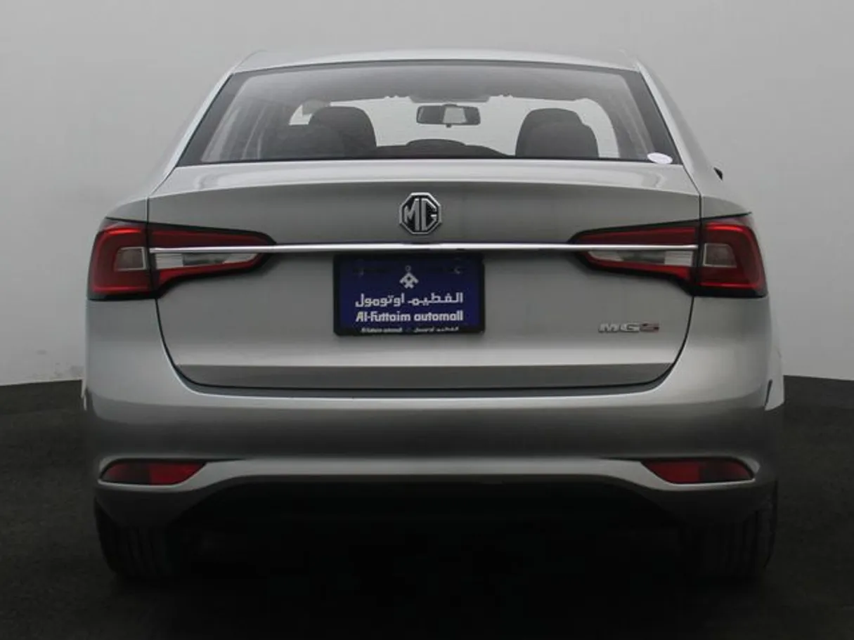 Car image 12