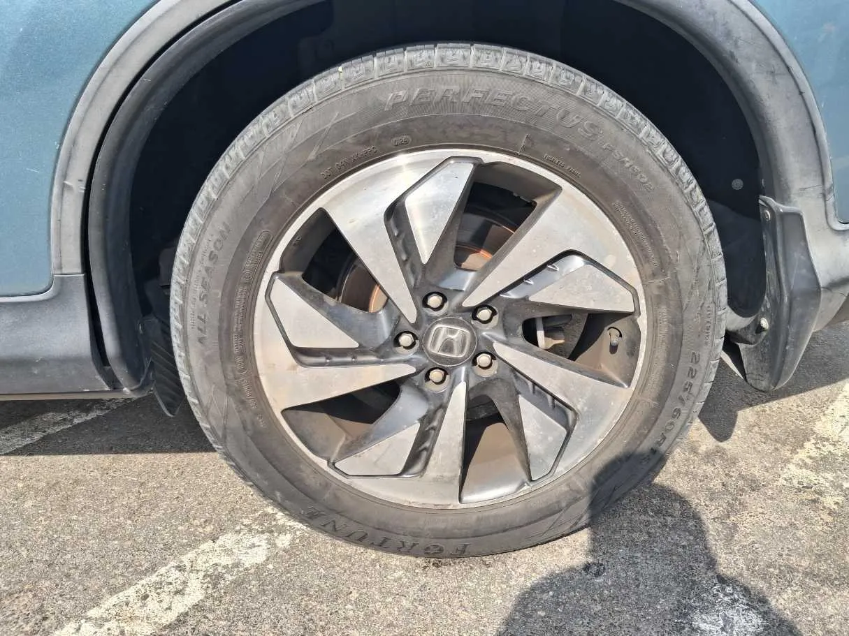 Car image 9