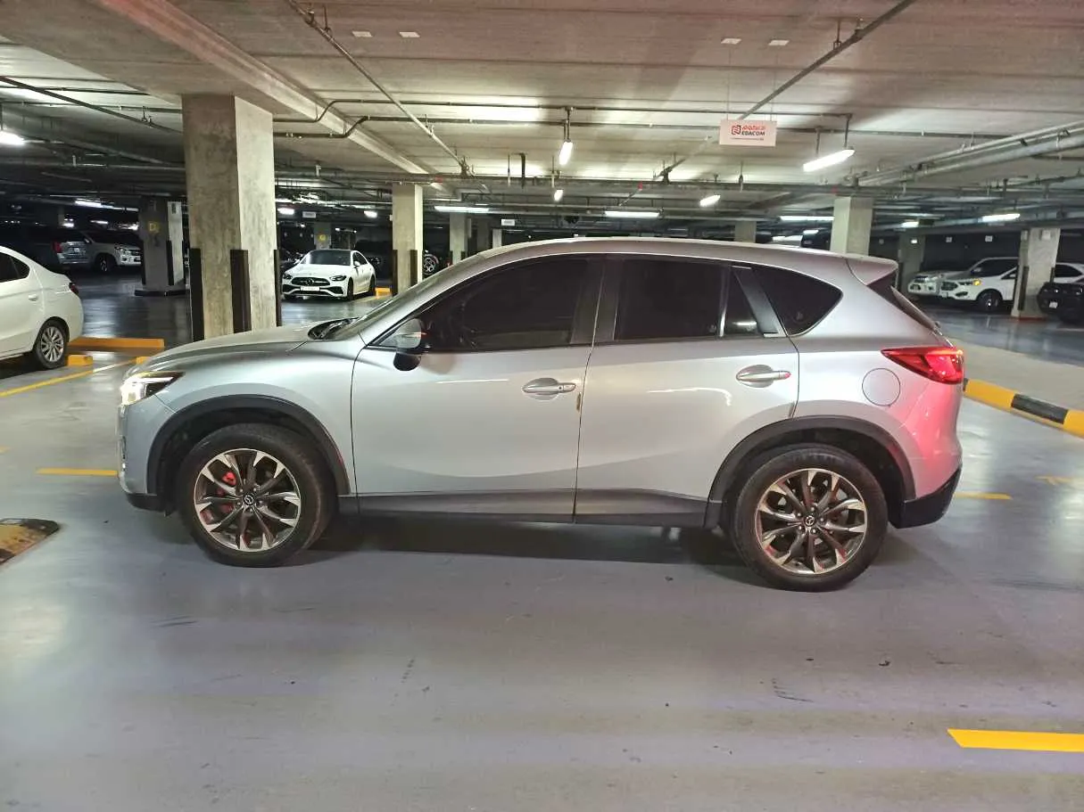 Car image 4