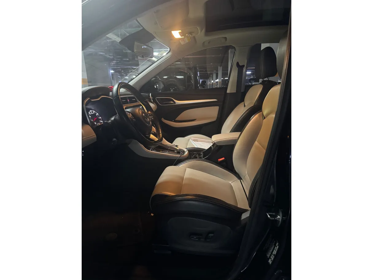 Car image 11