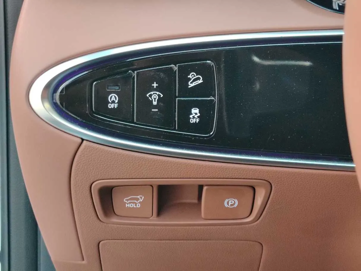 Car image 27
