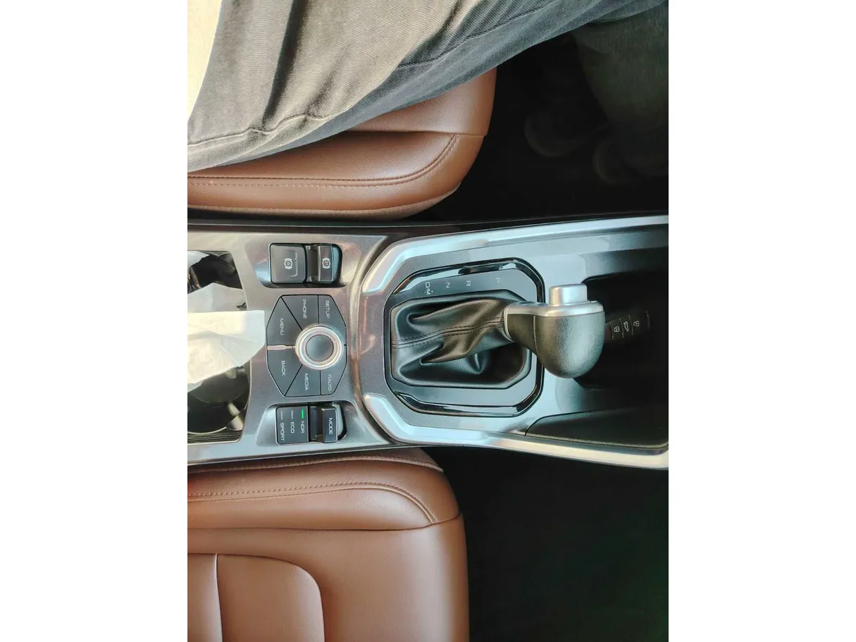 Car image 24
