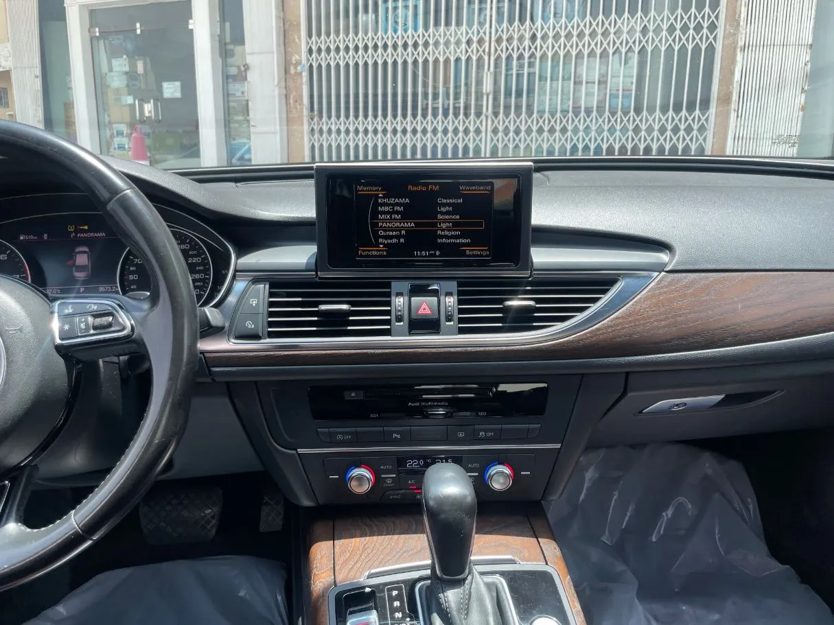 Car image 19