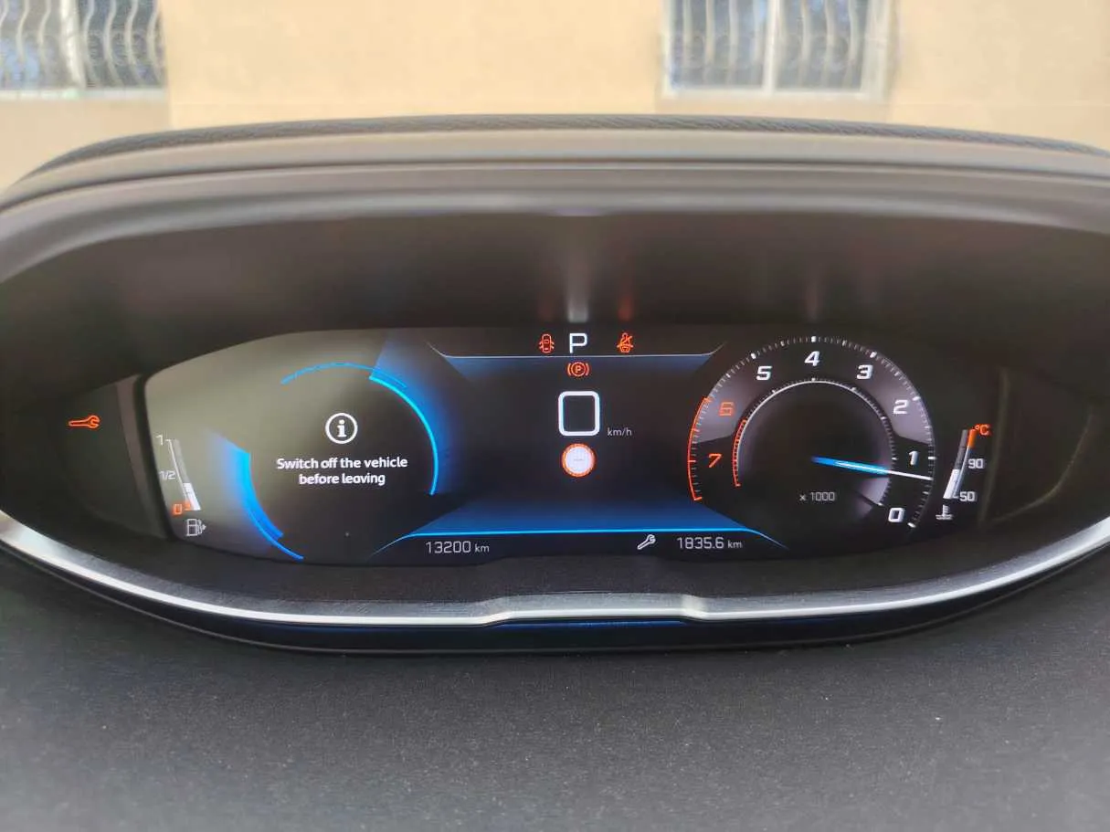 Car image 19