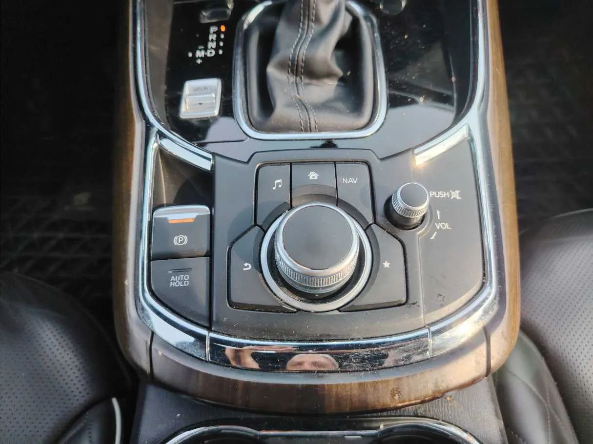 Car image 19